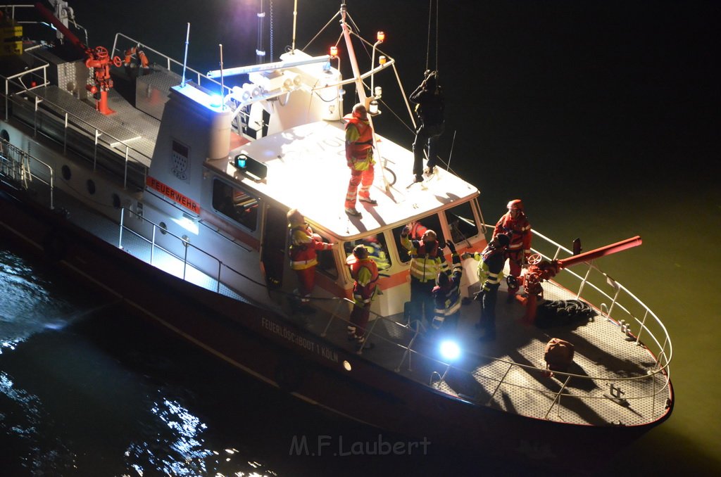 Einsatz BF Hoehenretter Koelner Seilbahn Hoehe Zoobruecke P2450.JPG